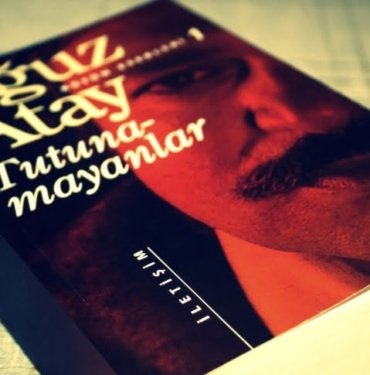 Tutunamayanlar Kitabı İncelemesi