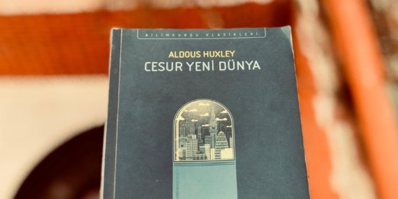 Aldous Huxley – Cesur Yeni Dünya Kitabı İncelemesi