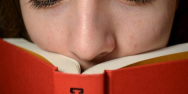 Kitap Kokusunu Sevmek Bibliosmia nedir.