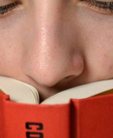 Kitap Kokusunu Sevmek Bibliosmia nedir.