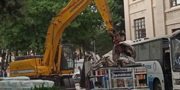 kitap bankosu parçalandı