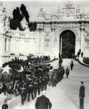 Atatürk'ün Cenaze Töreni ve Yaşananlar